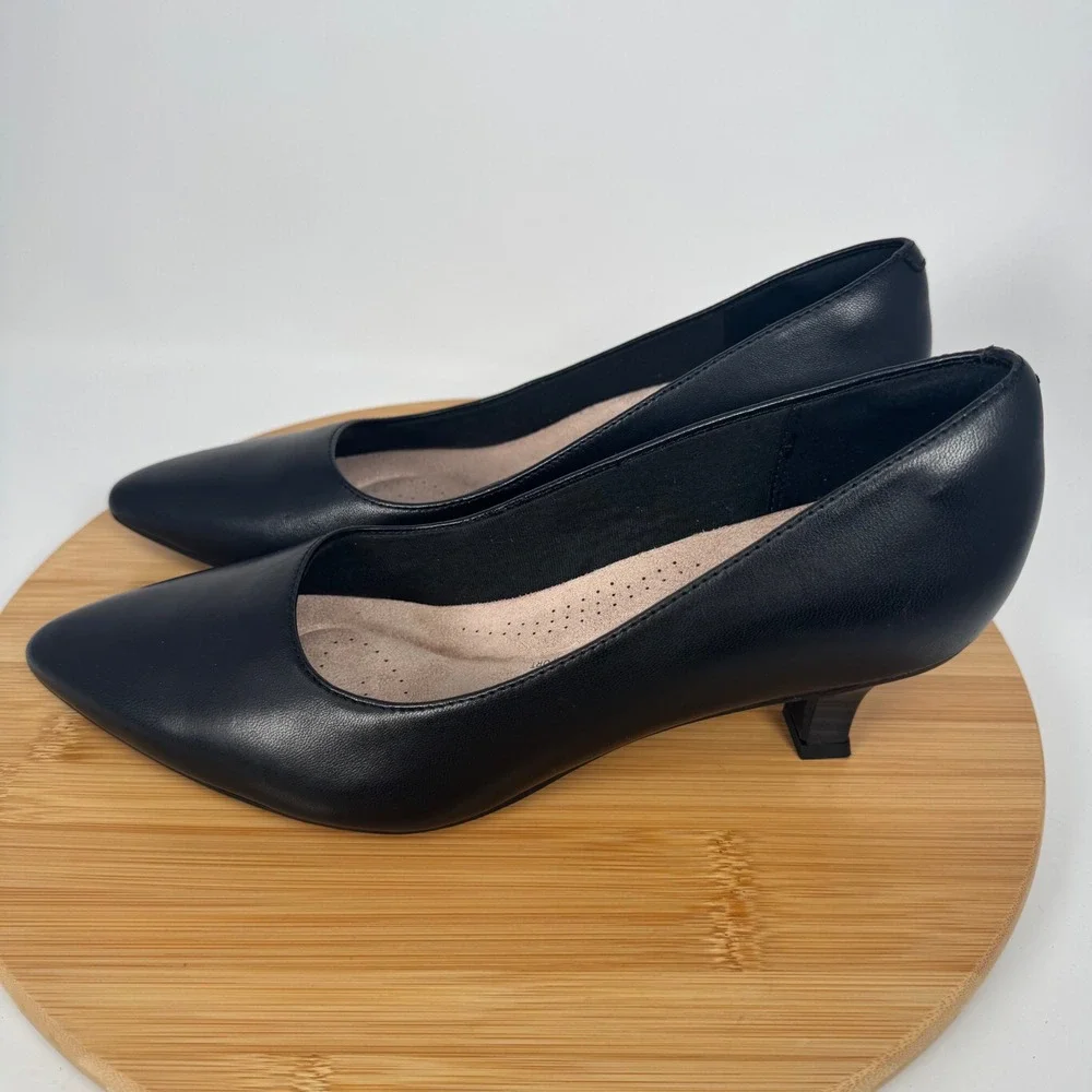 Clarks Black Leather Pointed Toe Kitten Heel Pumps Womens Size 9.5M | Work